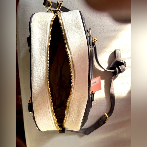 ๐WTโ
JUICY COUTURE ANGEL URBAN HERITAGE BOWLER W/Crossbody strap โ
๐๐พNEVER USE - Picture 11 of 11